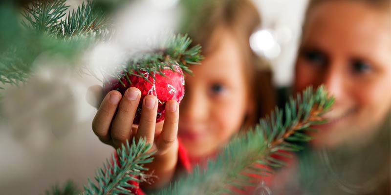 Easy, fun and inexpensive Christmas ornaments to make with your kids! You'll love these 7 Christmas ornament designs... and making wonderful Christmas memories with your family!